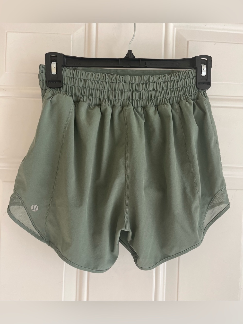 Women’s LULULEMON Sz 4 Hotty Hot Shorts 4”  Grey Eucalyptus Green Sage Running